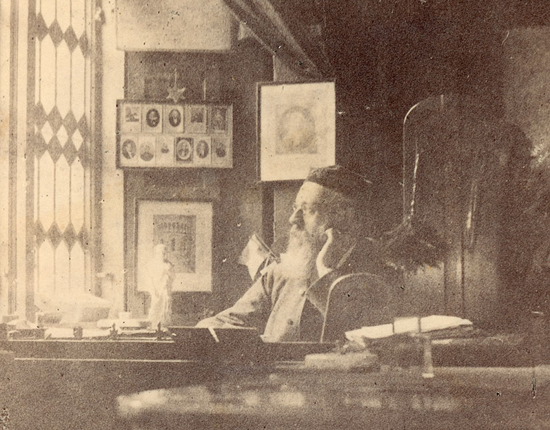 Hans Peter Barfod i sit kontor ca. 1888. Udsnit af foto i Aage Barfods erindringer.