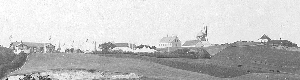 Skovbakkemøllen fotograferet Grundlovsdag, 5. juni 1891.