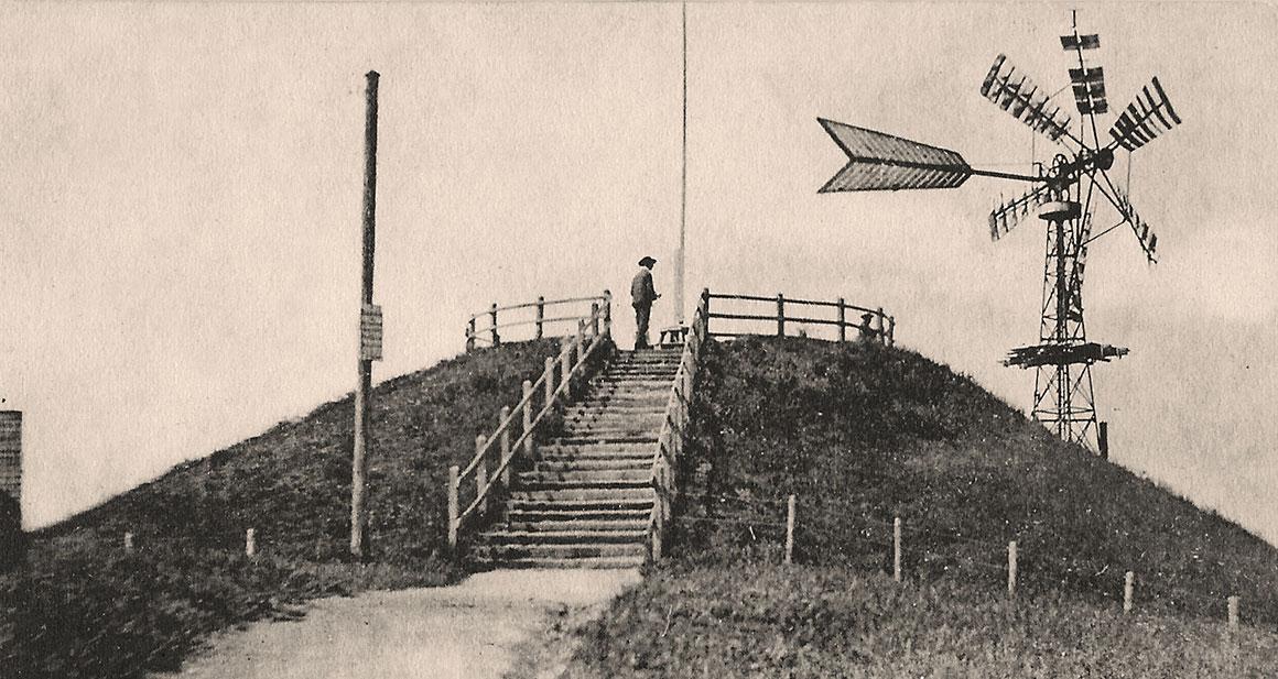 Vindmotor på Skovbakken i Aalborg. Postkort postgået 1909. John Erik Olsens samling.