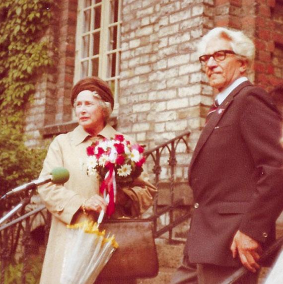 Ærespræsidenten for Danmarks-Samfundet, arveprinsesse Caroline Mathilde besøgte valdemarsdag, 15. juni 1980 Aalborg Kloster for i klostergården at overrække faner og flag til 19 foreninger i Nordjylland. 